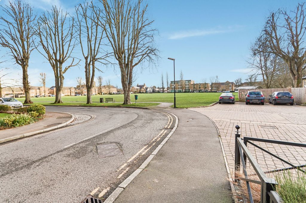 Additional image 3 of 2 bed flat for saleColdstream Road, Caterham CR3
