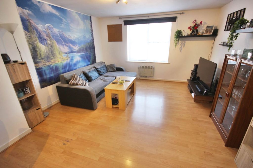 1 bed flat for saleWalmersley Road, Bury BL9 photo 2