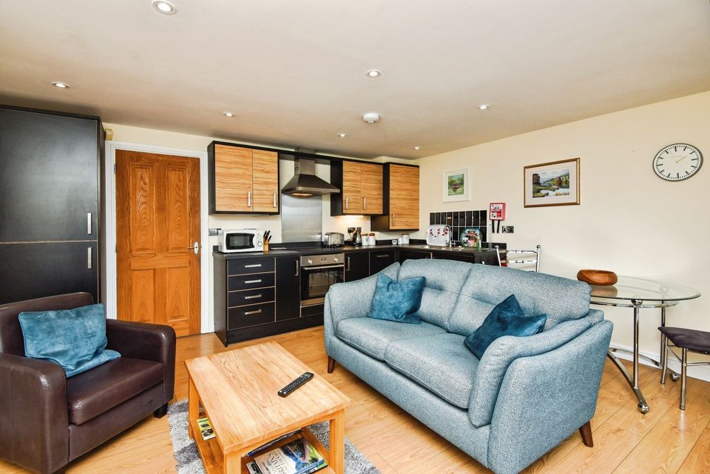 1 bed flat for saleChapel Lane, Carnforth, Lancashire LA6 photo 5