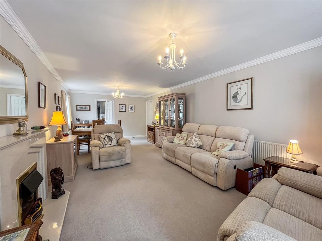 Additional image 4 of 2 bed flat for salePark Road, Buxton SK17