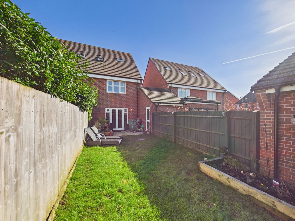 Additional image 16 of 3 bed town house for saleRed Kite Road, Chinnor, Oxfordshire OX39