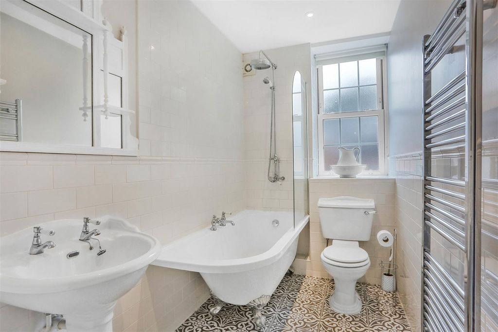 Additional image 5 of 2 bed flat for saleDamson Way, Carshalton Beeches SM5