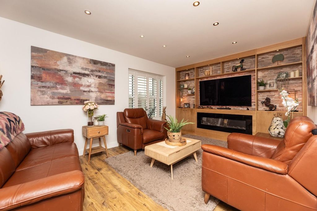 Additional image 5 of 4 bed detached house for salePlumpton Crescent, Castleford WF10