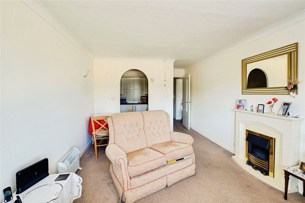Additional image 4 of 2 bed flat for saleHomestour House, Christchurch BH23