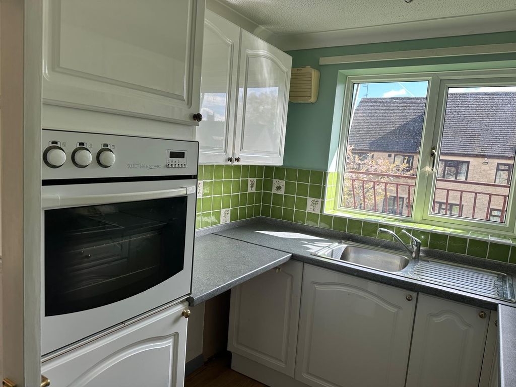 Additional image 7 of 2 bed flat for saleTrafalgar Road, Cirencester, Gloucestershire GL7