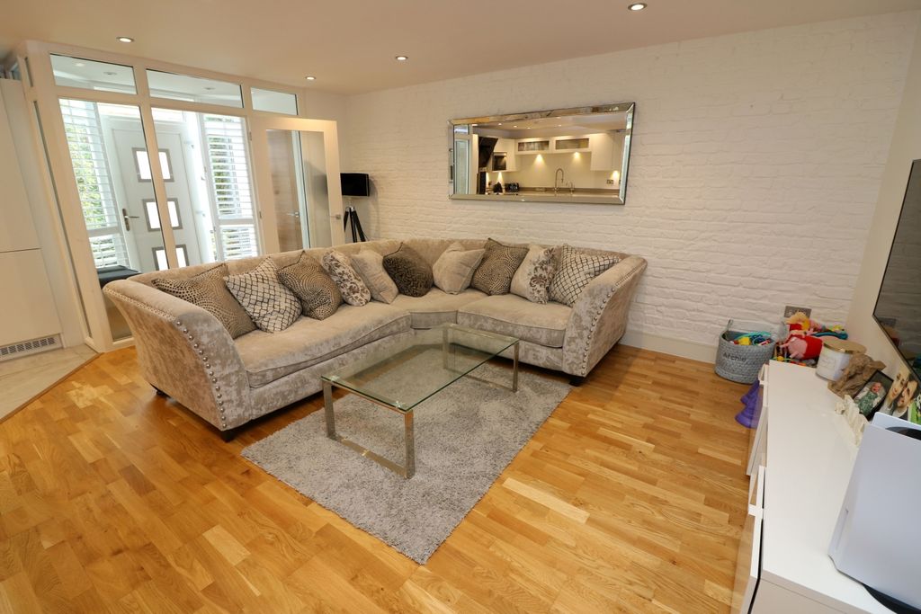Additional image 4 of 2 bed maisonette for saleGuildford Street, Chertsey, Surrey KT16