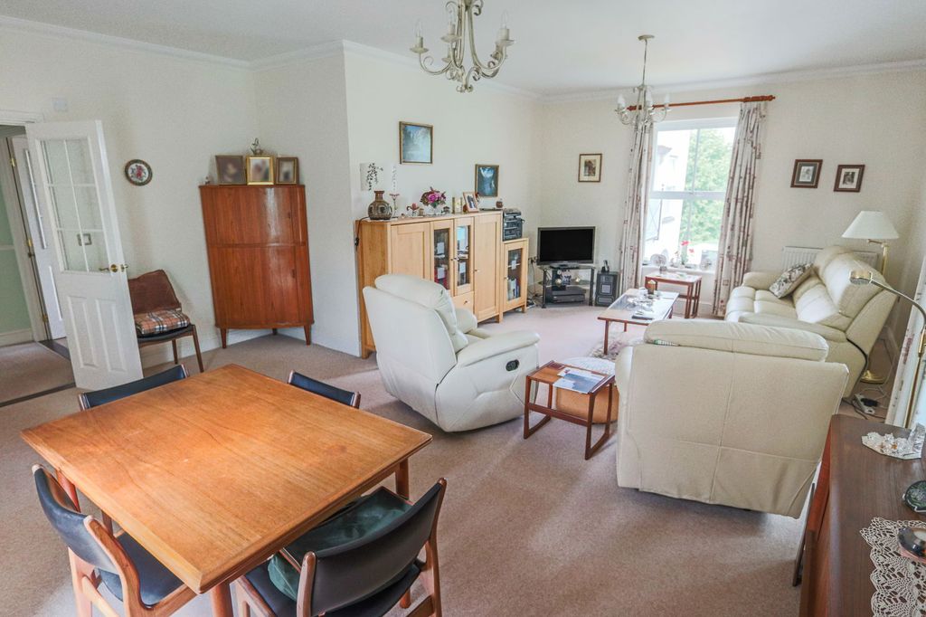 Additional image 4 of 2 bed flat for saleColdstream Road, Caterham CR3