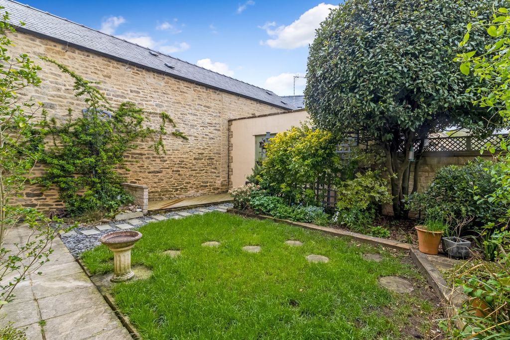 Additional image 9 of 2 bed flat for saleLondon Road, Cirencester, Gloucestershire GL7