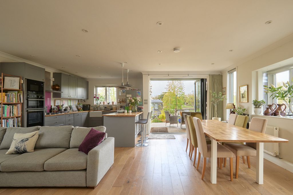 Additional image 8 of 2 bed detached house for saleLaleham Reach, Chertsey KT16