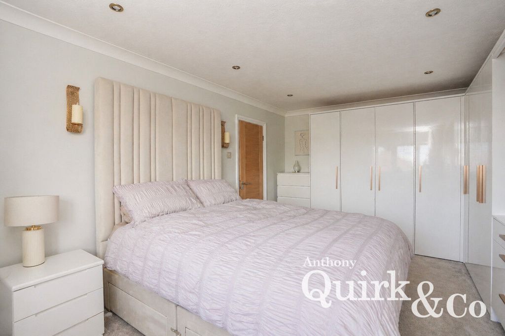 Additional image 28 of 4 bed detached house for salePrince William Avenue, Canvey Island SS8