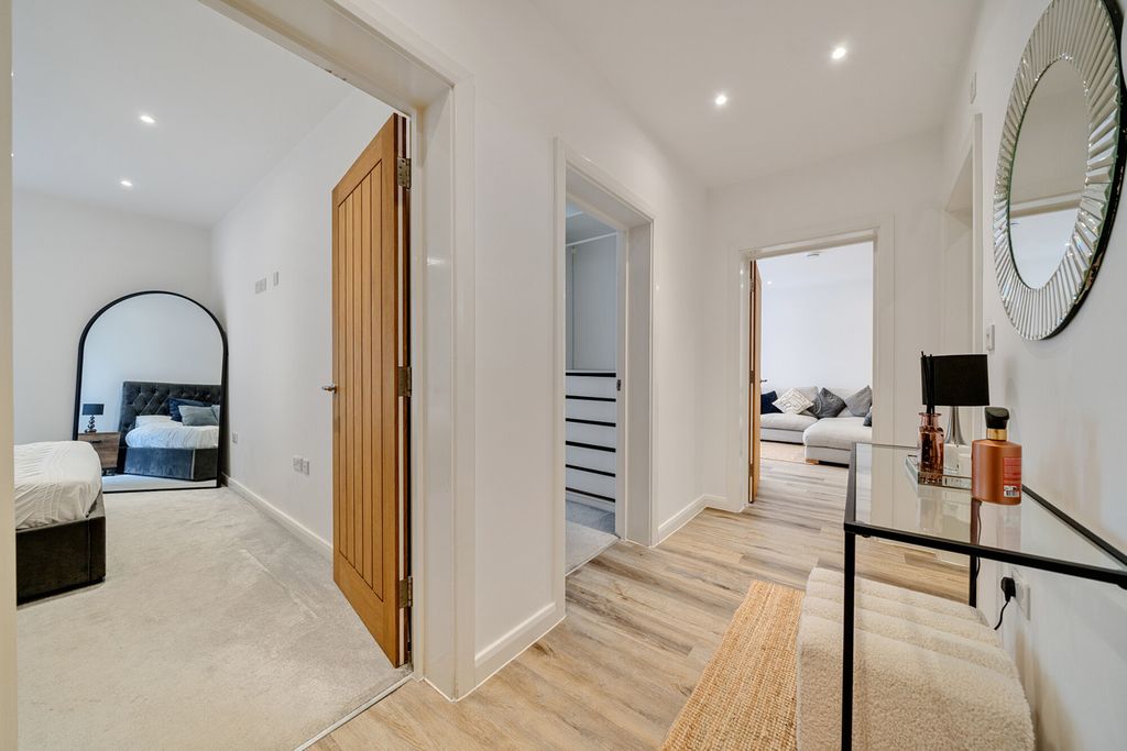 Additional image 6 of 2 bed flat for saleSouthill Road, Chislehurst BR7