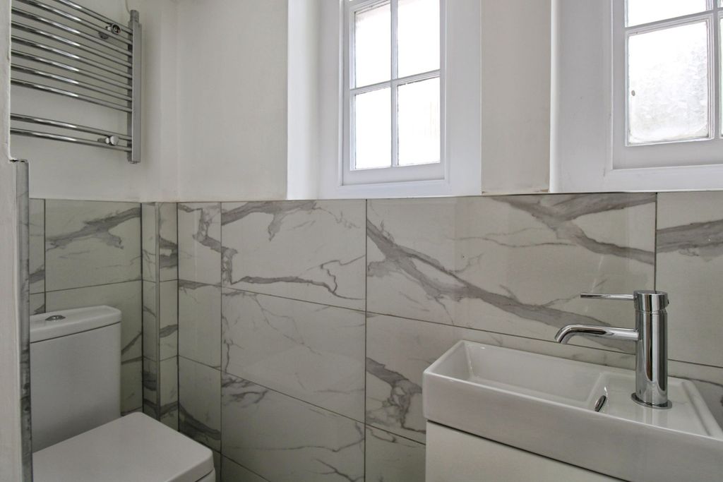 Additional image 8 of 1 bed flat for saleLondon Road, Marlborough SN8