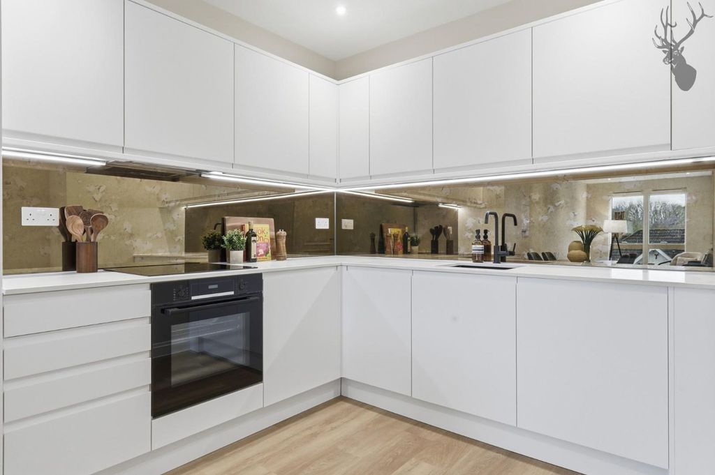 Additional image 5 of 2 bed flat for saleHigh Road, Chigwell IG7