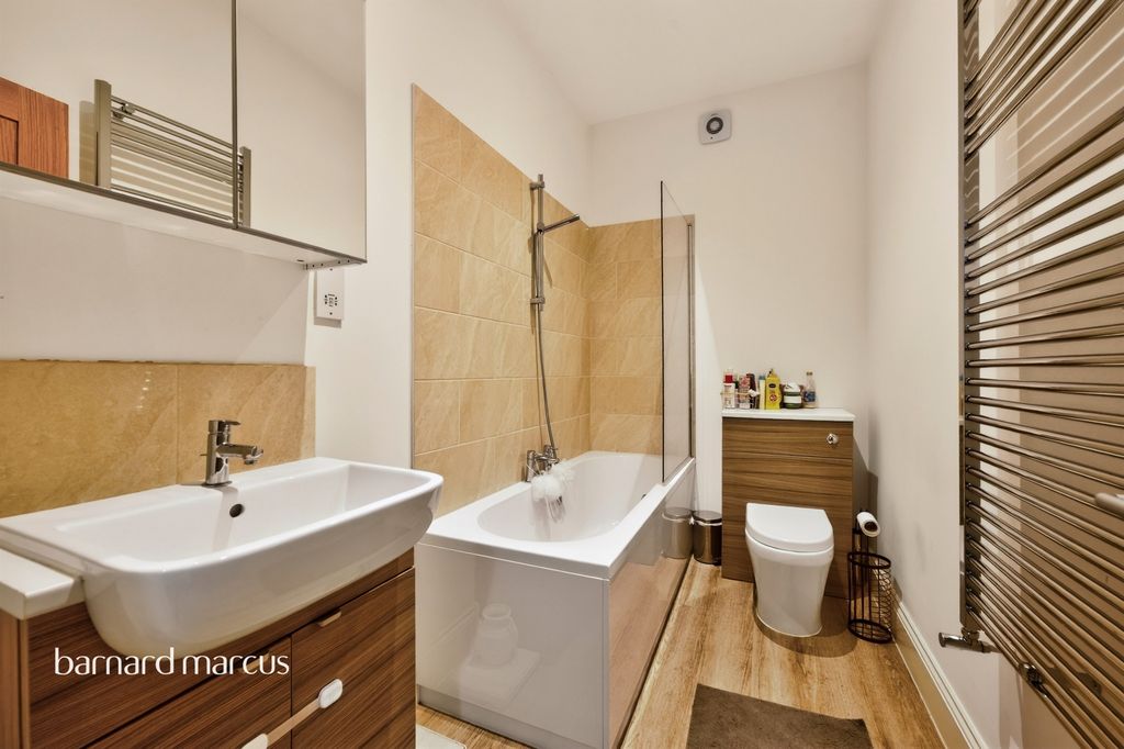 Additional image 9 of 2 bed flat for saleHoneywood Walk, Carshalton SM5