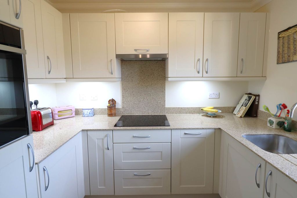 Additional image 3 of 1 bed flat for saleFleur De Lis, Marlborough SN8