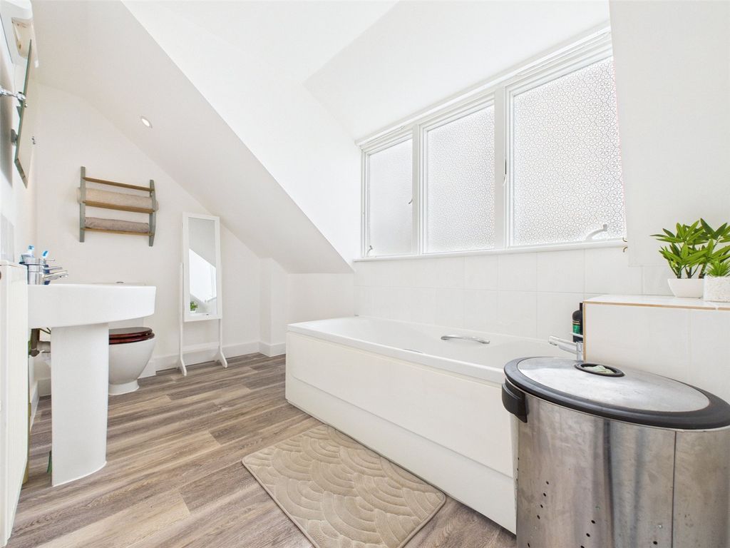Additional image 5 of 2 bed flat for saleFernleigh Road, Wadebridge, Cornwall PL27