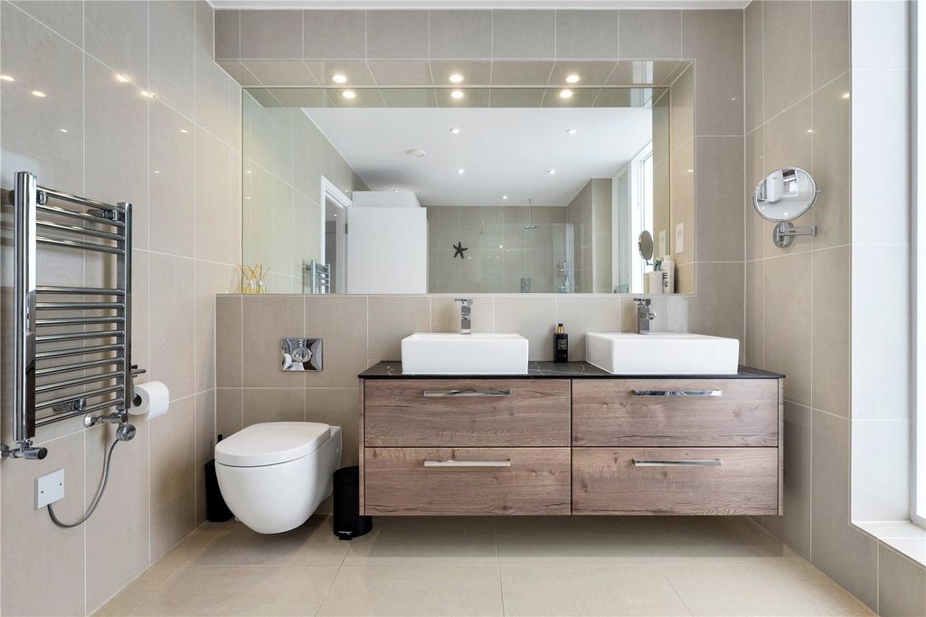 Additional image 13 of 5 bed town house for saleAberdeen Square, Cambridge, Cambridgeshire CB2