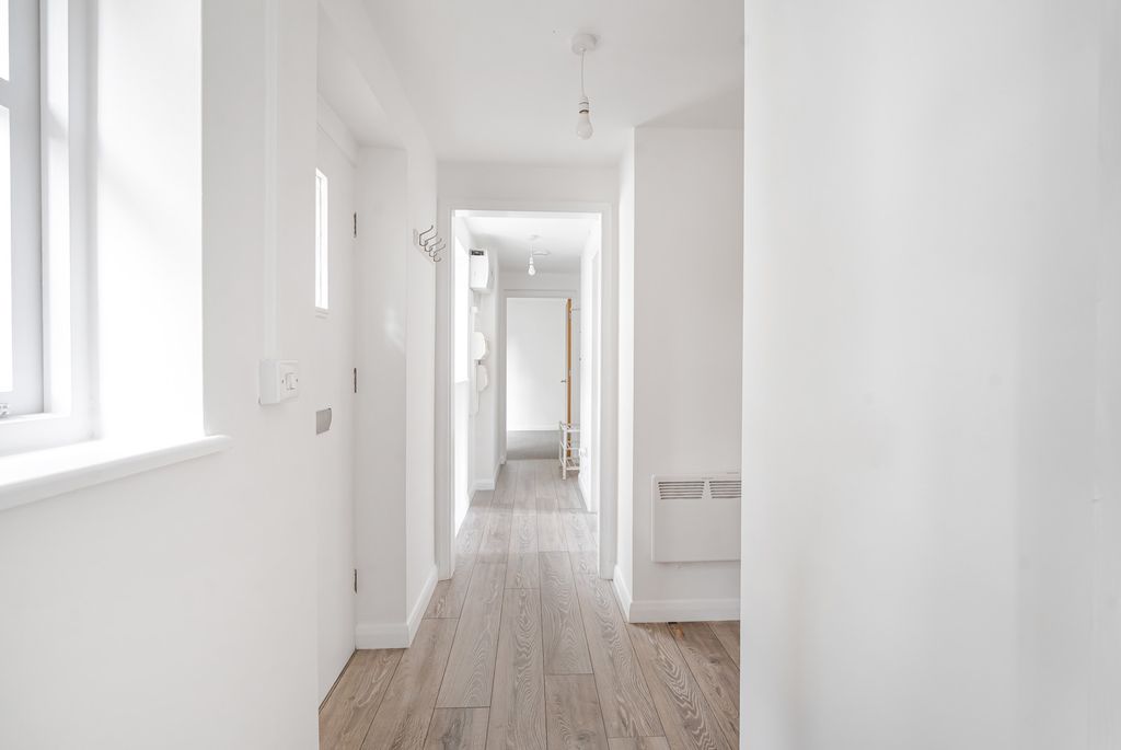 Additional image 9 of 1 bed flat for saleGloucester Street, Cirencester, Gloucestershire GL7