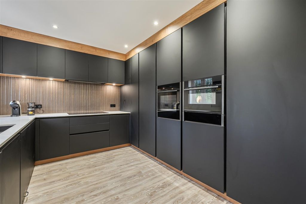 Additional image 22 of 5 bed detached house for saleGolf Drive, Camberley GU15