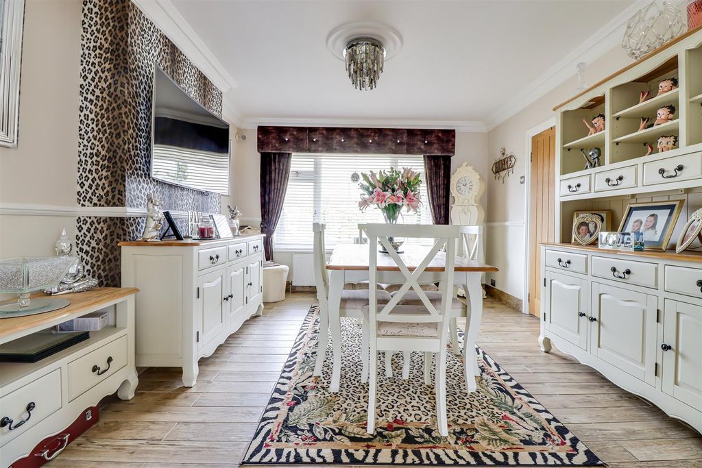 Additional image 5 of 4 bed detached house for saleBarbara Avenue, Canvey Island SS8