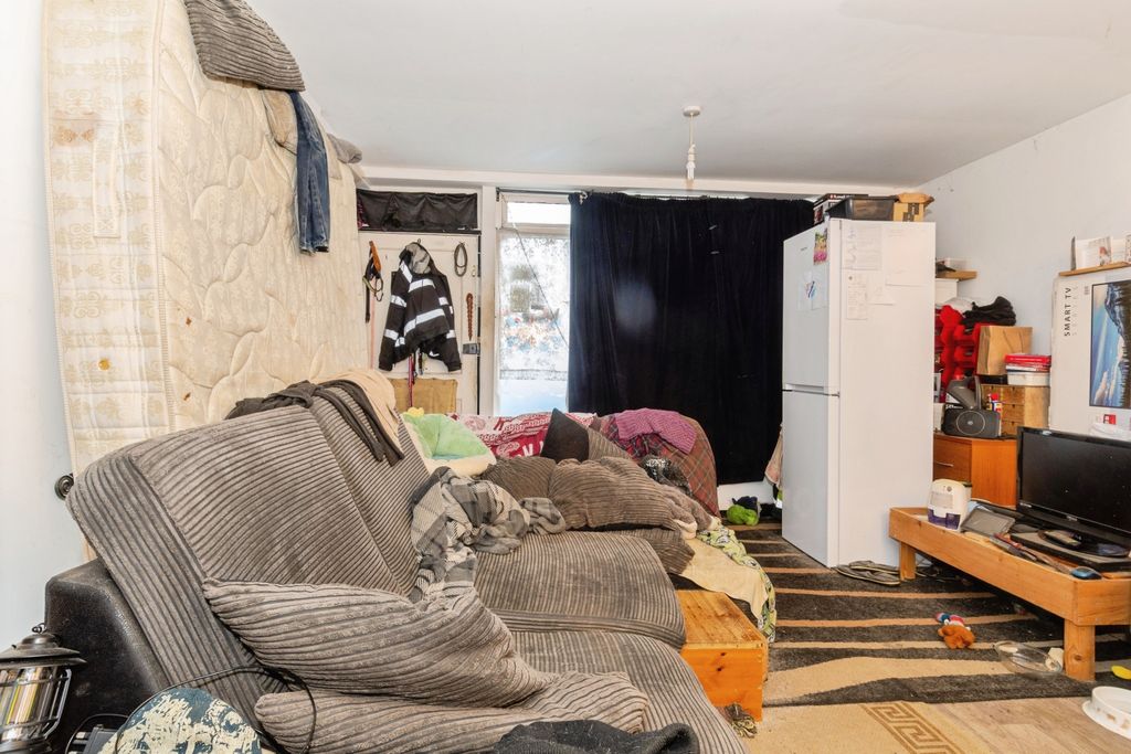 Additional image 6 of 2 bed flat for saleCommercial Street, Gunnislake PL18