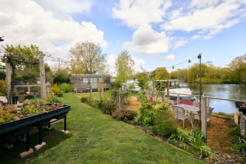 Additional image 20 of 2 bed detached house for saleLaleham Reach, Chertsey KT16