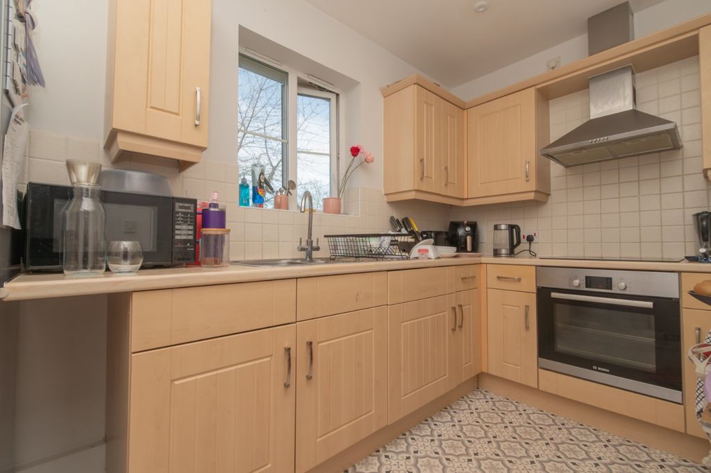 2 bed flat for saleDextor Close, Canterbury, Kent CT2 photo 3