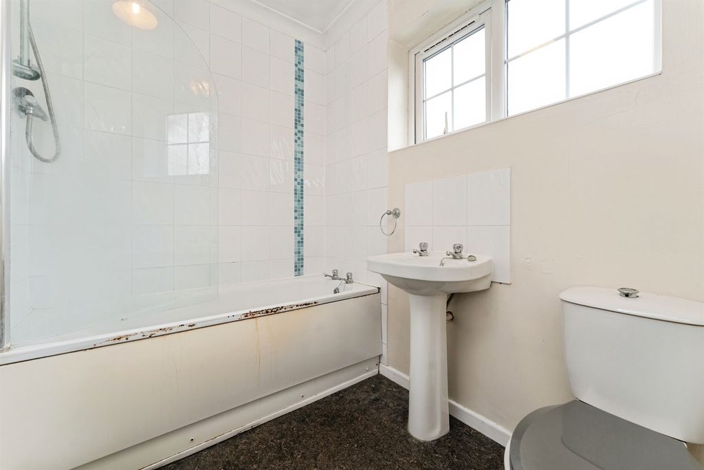 Additional image 9 of 1 bed flat for saleCreek Road, March PE15