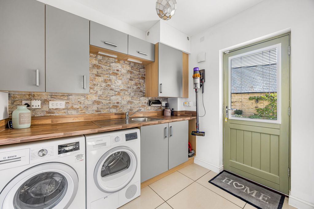 Additional image 9 of 5 bed detached house for saleBeecham Close, Cirencester, Gloucestershire GL7