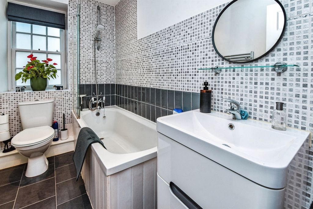 Additional image 8 of 1 bed flat for saleSt. Mary Street, Chippenham SN15