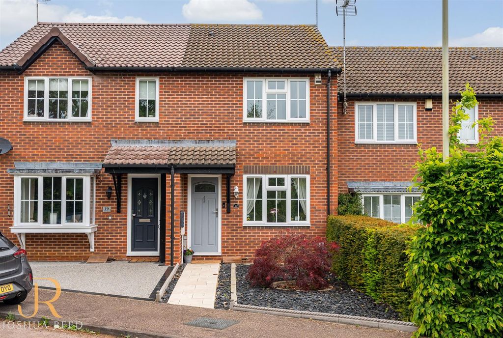 2 bed terraced house for saleMill Close, Buntingford SG9