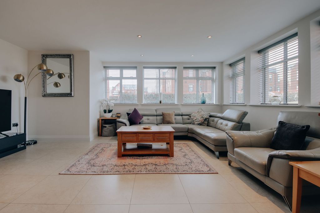 Additional image 14 of 2 bed flat for saleArgyll House, Royal Connaught Park, Bushey WD23