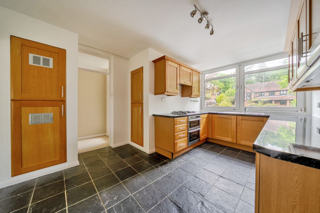 Additional image 2 of 3 bed flat for saleLubbock Road, Chislehurst, Kent BR7