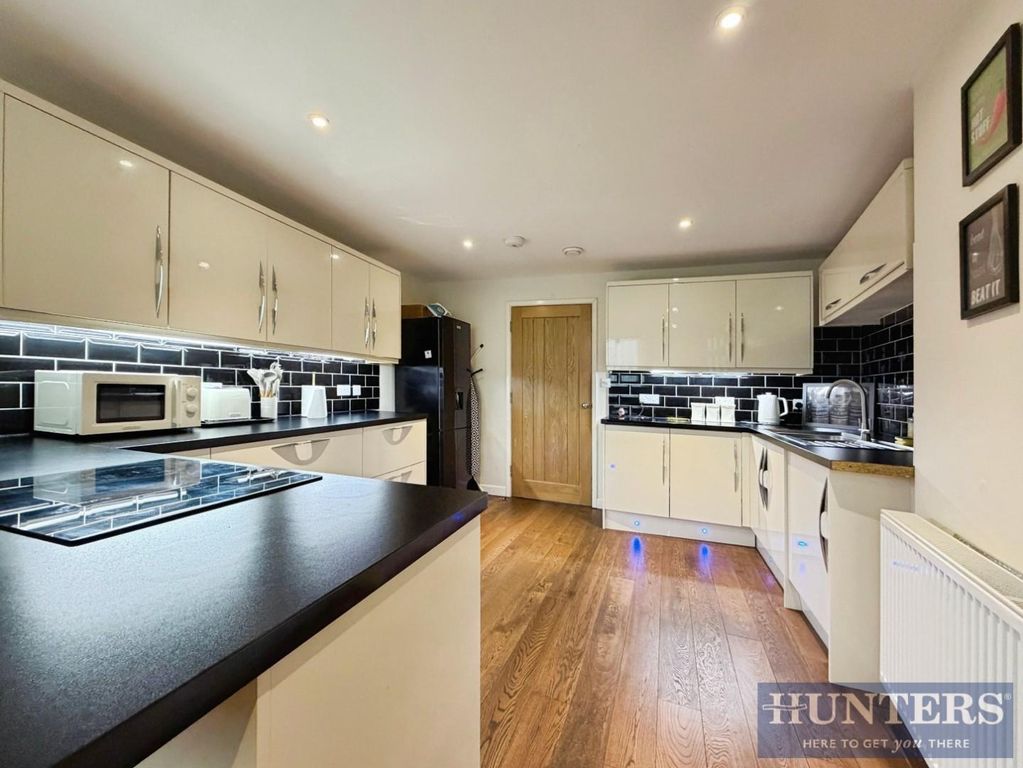 Additional image 5 of 2 bed flat for saleHigh Street, Chatham ME4