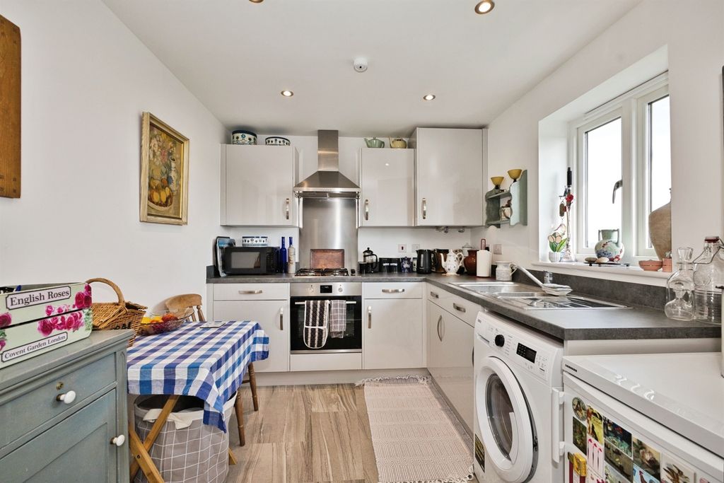 Additional image 5 of 2 bed flat for saleBatten Drive, Sherborne DT9