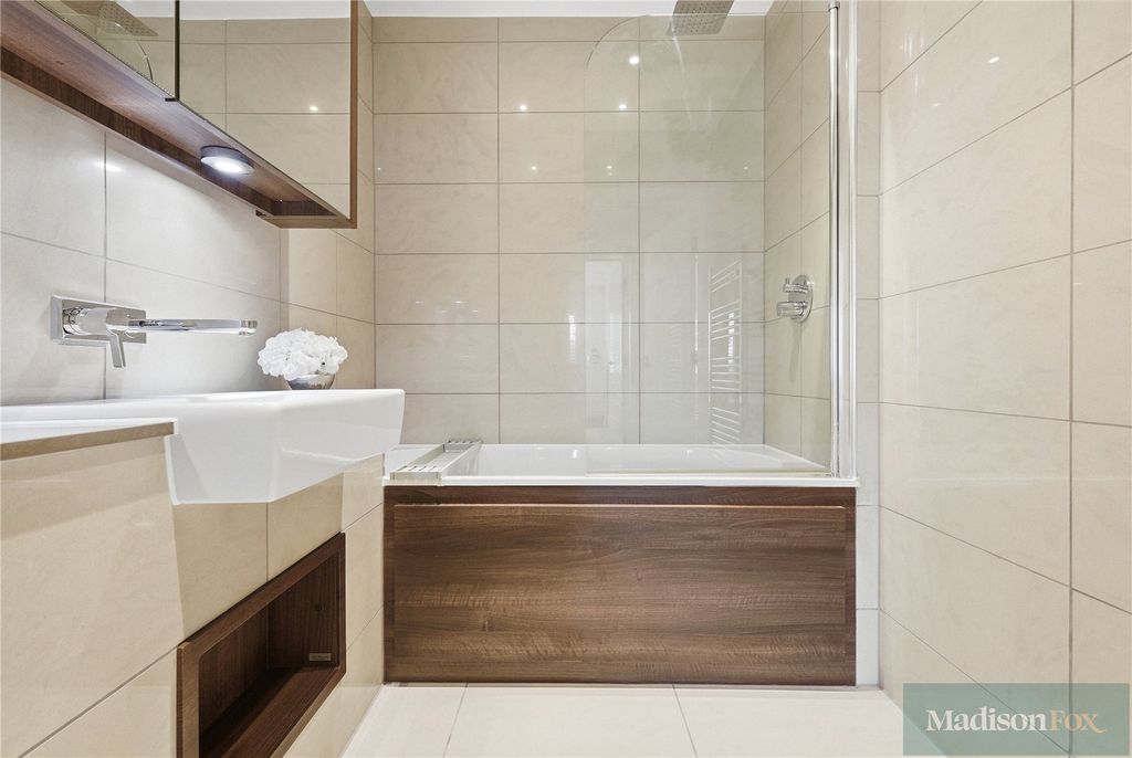Additional image 20 of 2 bed flat for saleHigh Road, Chigwell, Essex IG7