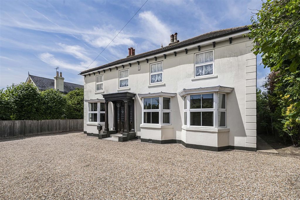 4 bed detached house for salePark Road, Burgess Hill RH15