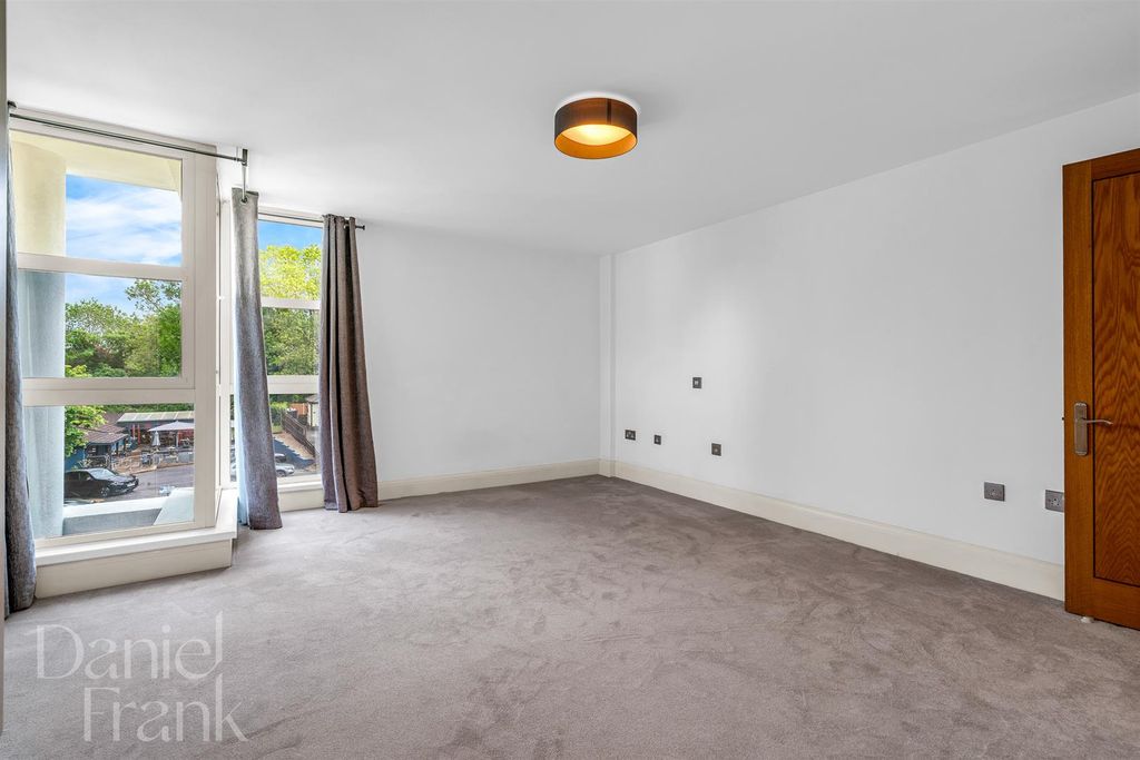 Additional image 11 of 2 bed flat for saleHigh Road, Chigwell IG7