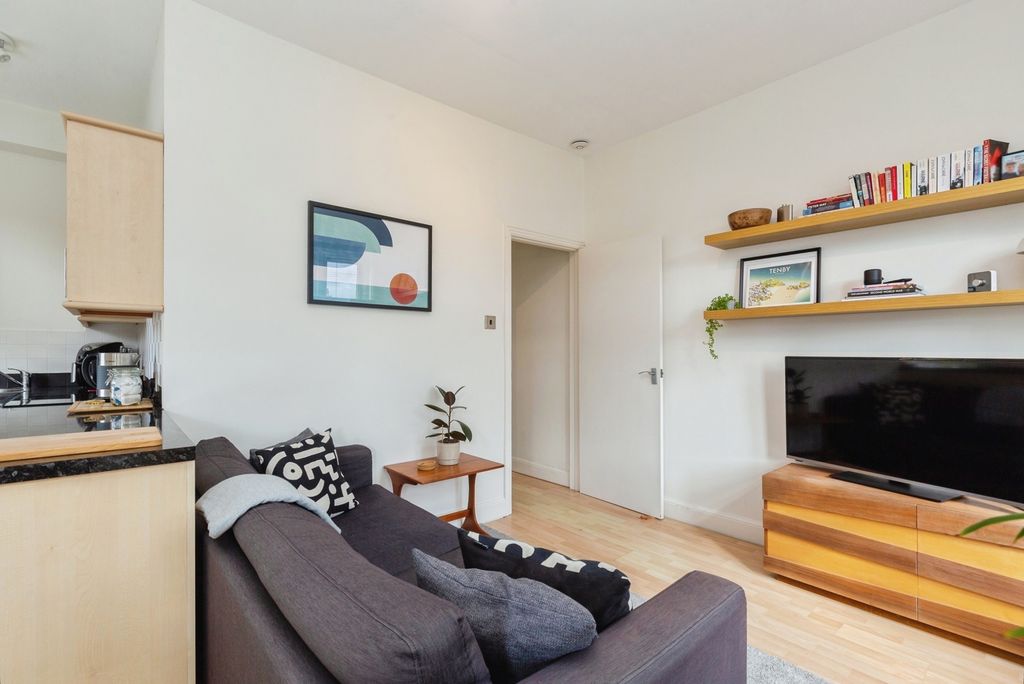 Additional image 14 of 1 bed flat for saleEssex Road, Thame, Oxfordshire OX9