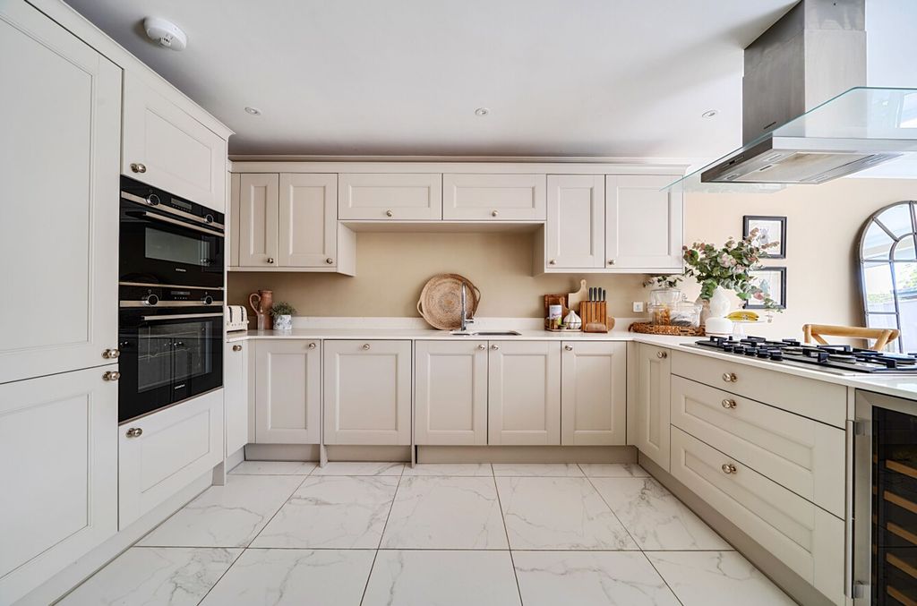Additional image 12 of 4 bed detached house for saleLyndhurst Place, Chichester PO19