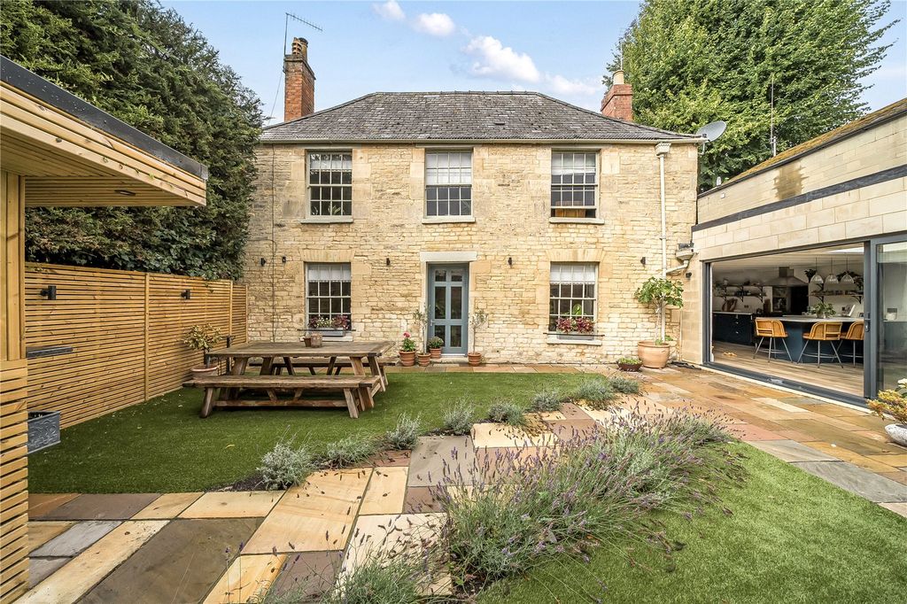 4 bed link detached house for saleCoxwell Street, Cirencester, Gloucestershire GL7