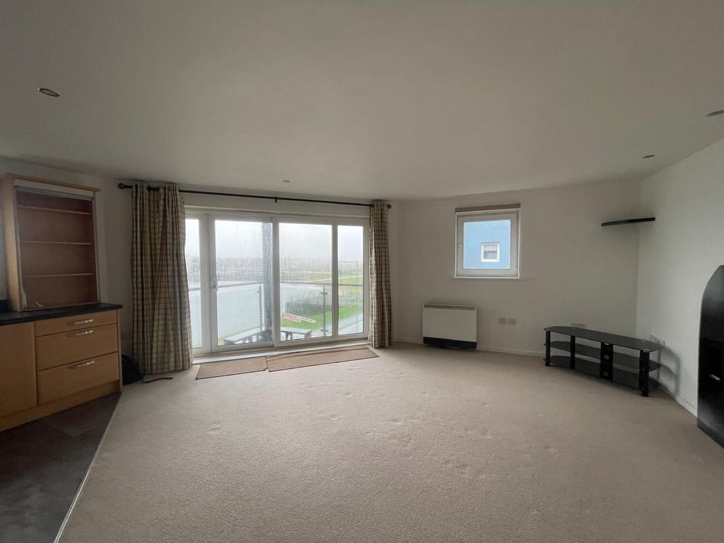 Additional image 4 of 3 bed flat for saleFlat 30, Cwrt Naomi, Pentre Doc Y Gogledd, Llanelli, Carmarthenshire SA15