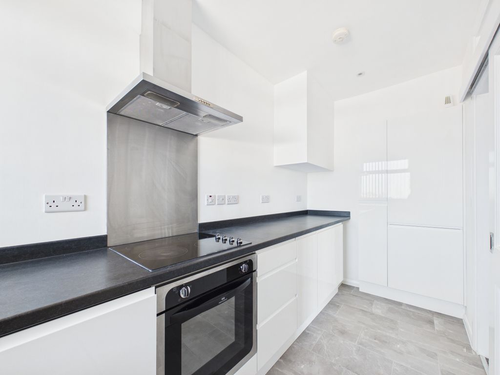 Additional image 3 of 2 bed flat for saleGlynswood House, Greenwood Meadow, Chinnor, Oxfordshire OX39