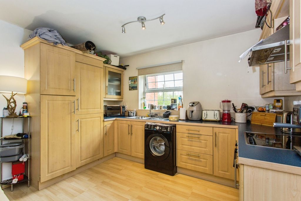 Additional image 4 of 2 bed flat for saleMaple House, Denham Wood Close, Chorley, Lancashire PR7