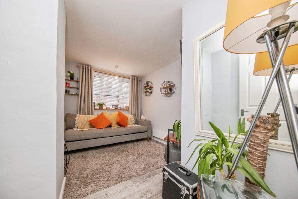 Additional image 10 of 2 bed flat for saleStation Road, Sudbury, Suffolk CO10