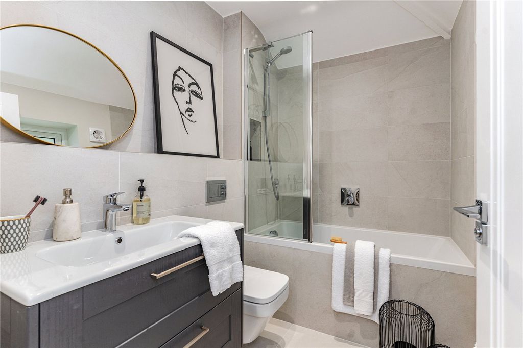 Additional image 14 of 8 bed terraced house for saleWhite Hill, Chesham, Buckinghamshire HP5