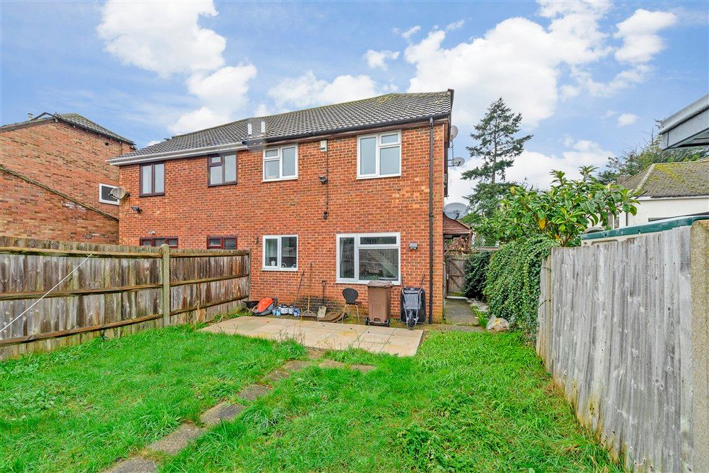 1 bed maisonette for saleBarrington Close, Walderslade, Chatham, Kent ME5