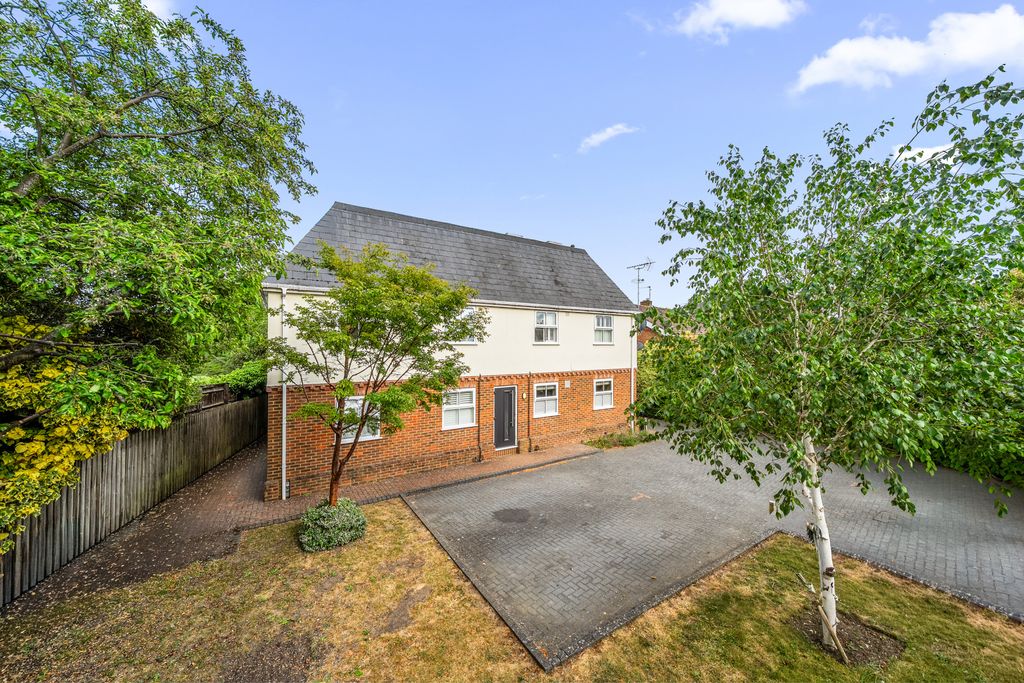 Additional image 16 of 2 bed flat for saleChertsey, Surrey KT16