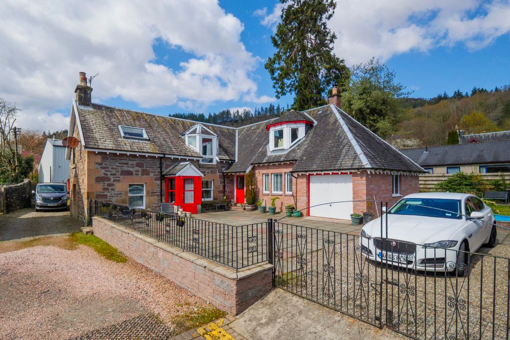 Additional image 2 of 3 bed detached house for saleAncaster Square, Callander FK17