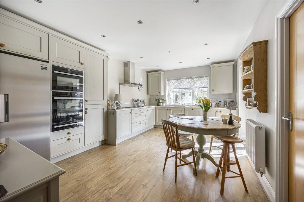 4 bed detached house for saleCotswold Edge, Mickleton, Gloucestershire GL55 photo 4
